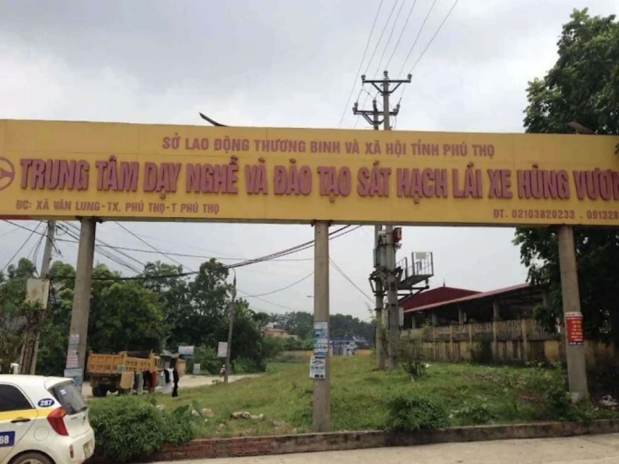 Cổng chào trung tâm